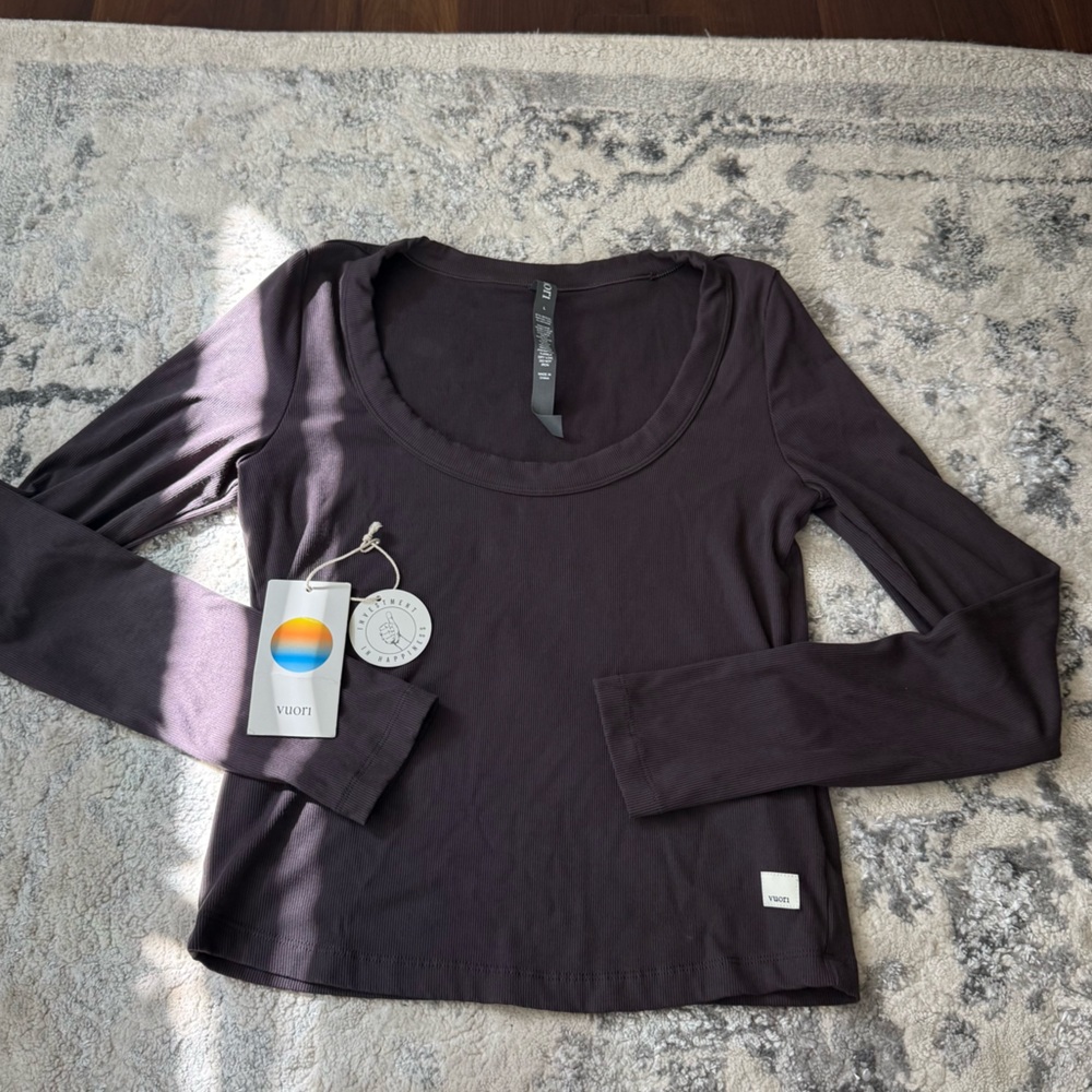 Vuori Pose Tee Long Sleeve Scoop Neck Top NWT